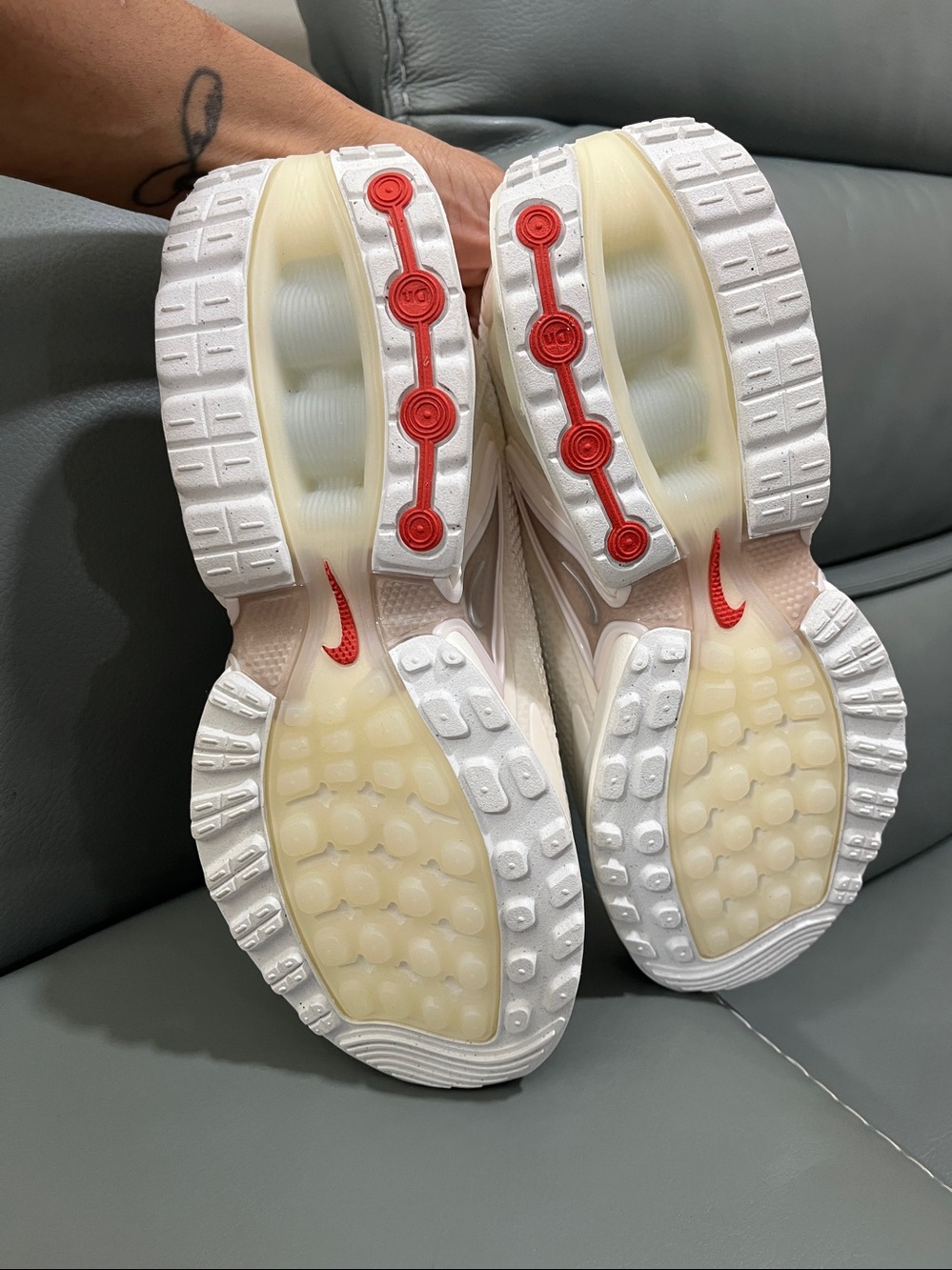 Nike Airmax DN Off White Sneakers with Pale Pink Accents - Picture 4 of 5